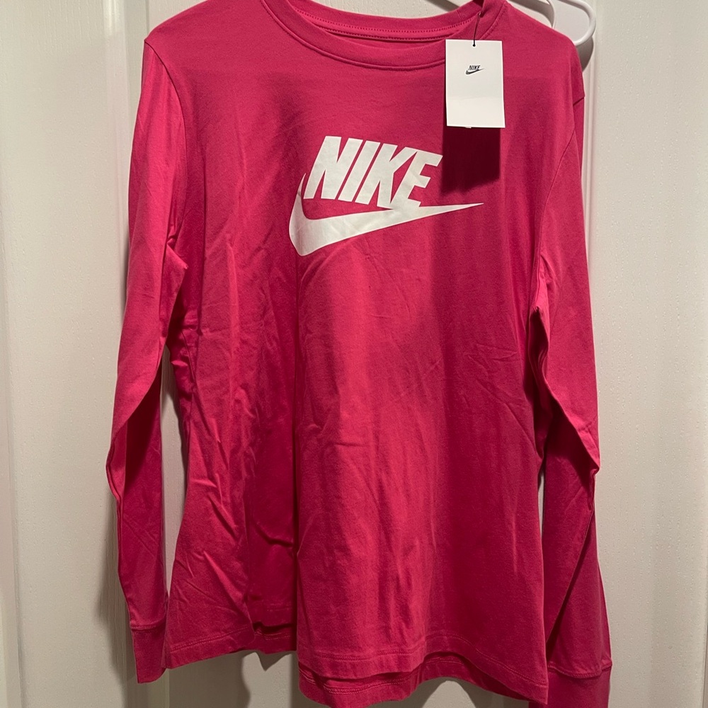 Nike women’s Fuchsia Long Sleeve Tee